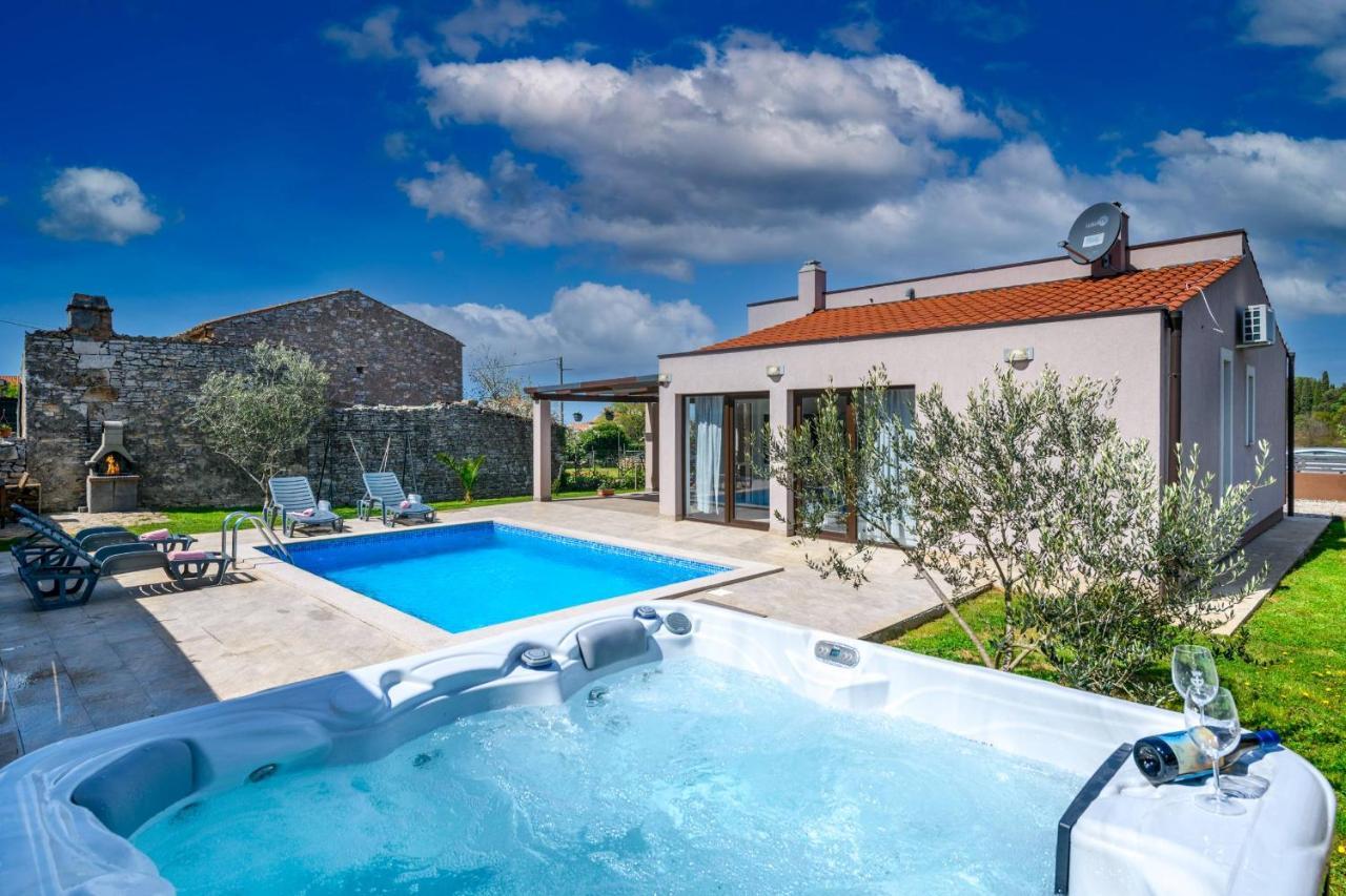 Bobo Family House With Pool Villa Vodnjan Eksteriør bilde