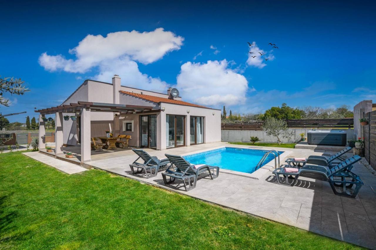 Bobo Family House With Pool Villa Vodnjan Eksteriør bilde