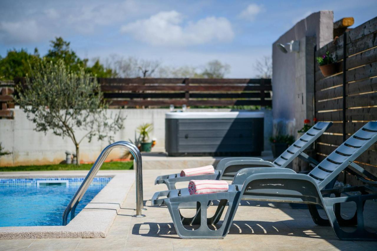 Bobo Family House With Pool Villa Vodnjan Eksteriør bilde