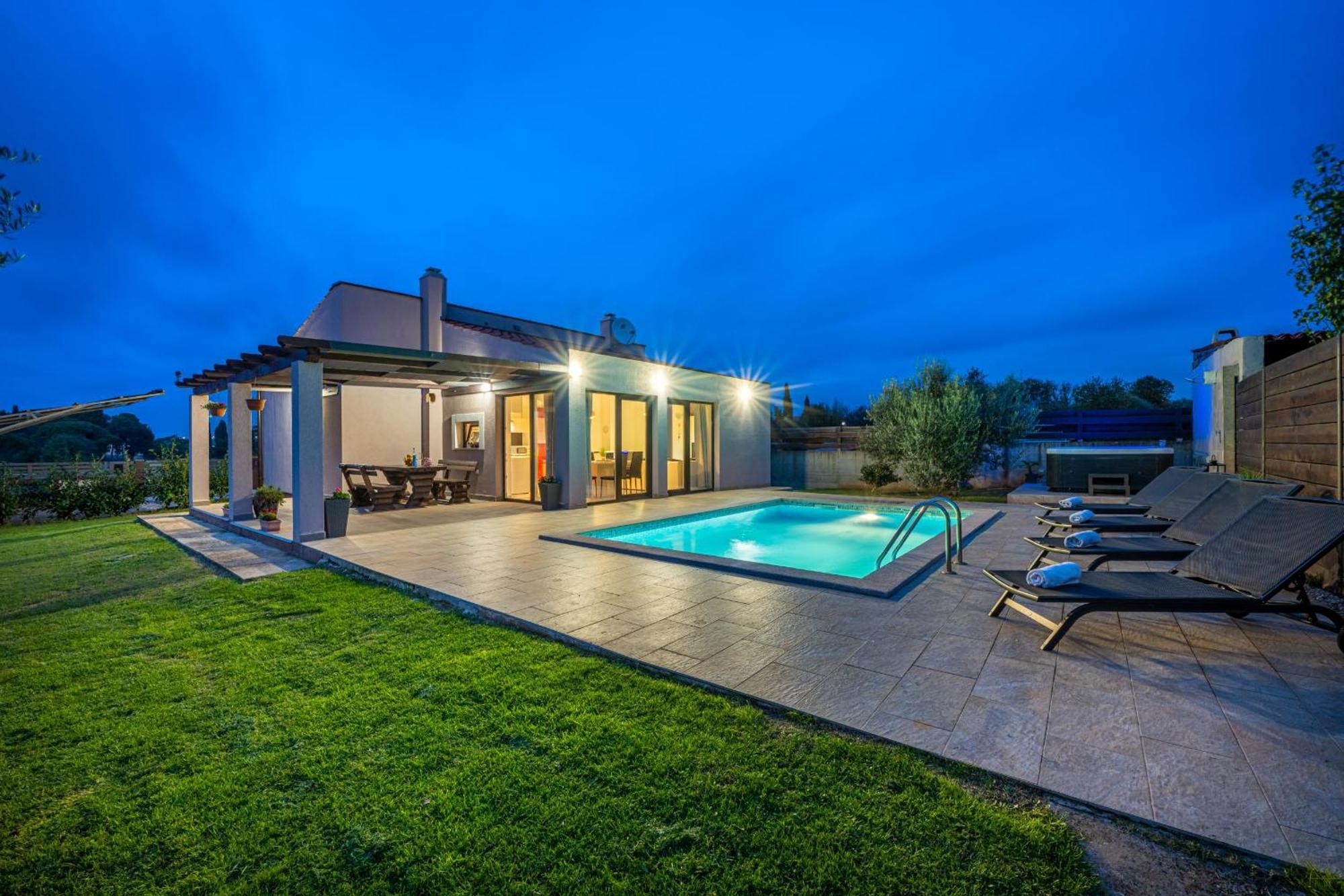Bobo Family House With Pool Villa Vodnjan Eksteriør bilde